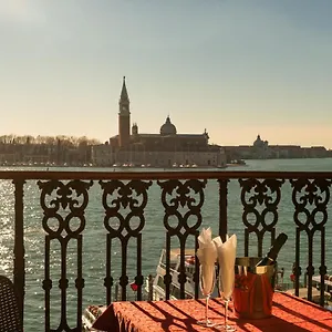 A Tribute To Music Residenza Guest house Venice